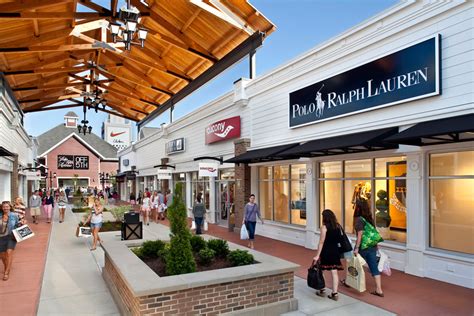 ABOUT MERRIMACK PREMIUM OUTLETS.